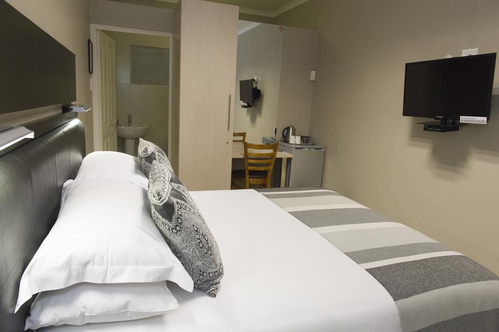 The Suburban Guest House Bloemfontein Bilik gambar