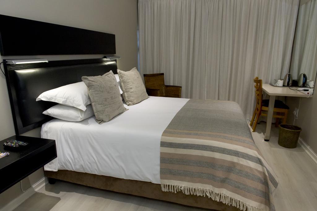The Suburban Guest House Bloemfontein Bilik gambar