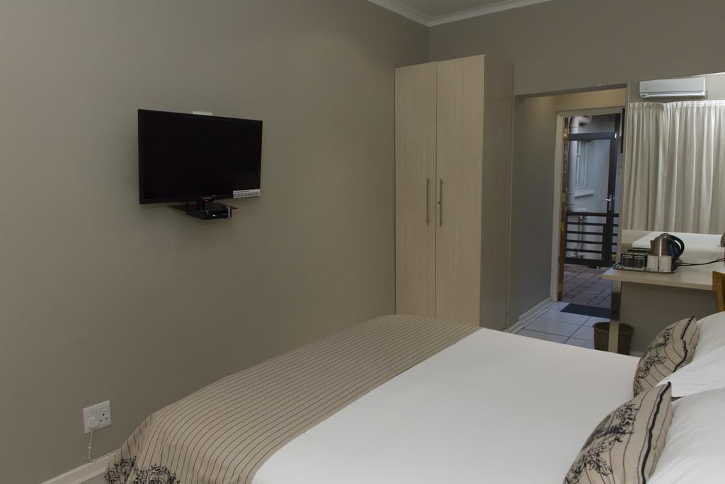 The Suburban Guest House Bloemfontein Bilik gambar