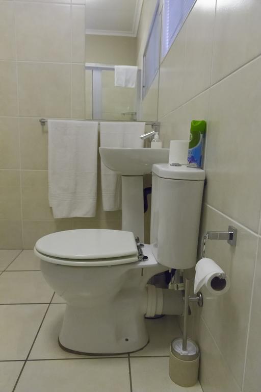 The Suburban Guest House Bloemfontein Bilik gambar