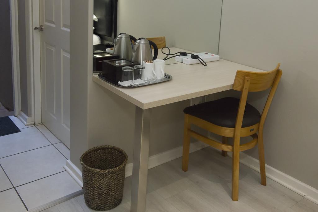 The Suburban Guest House Bloemfontein Bilik gambar