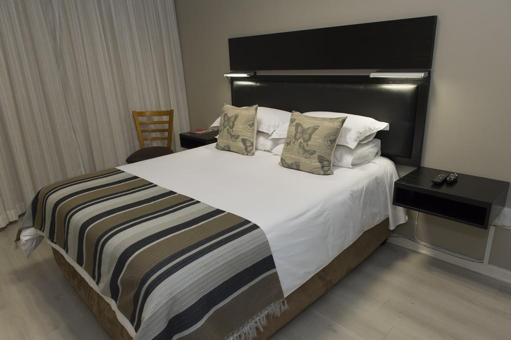 The Suburban Guest House Bloemfontein Bilik gambar