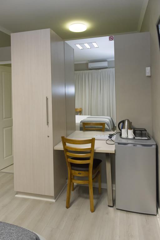 The Suburban Guest House Bloemfontein Bilik gambar