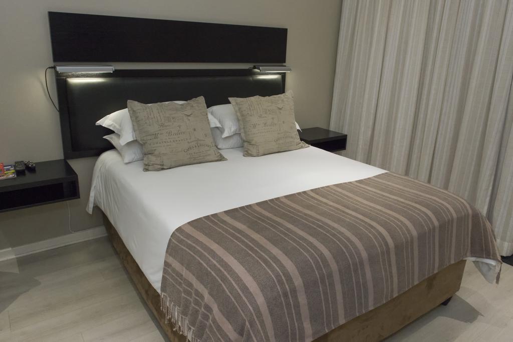 The Suburban Guest House Bloemfontein Bilik gambar